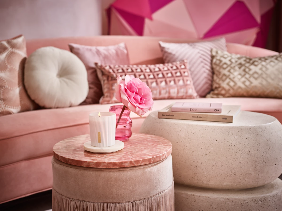 2023_Valentines_Lifestyle_Sakura_Candle_1.webp